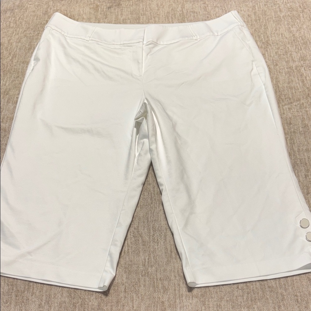Sz 28 plus Lane Bryant White cropped wide leg Laney pants buttons